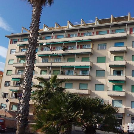 Piazza Mazzini 21 Apartment Loano Luaran gambar