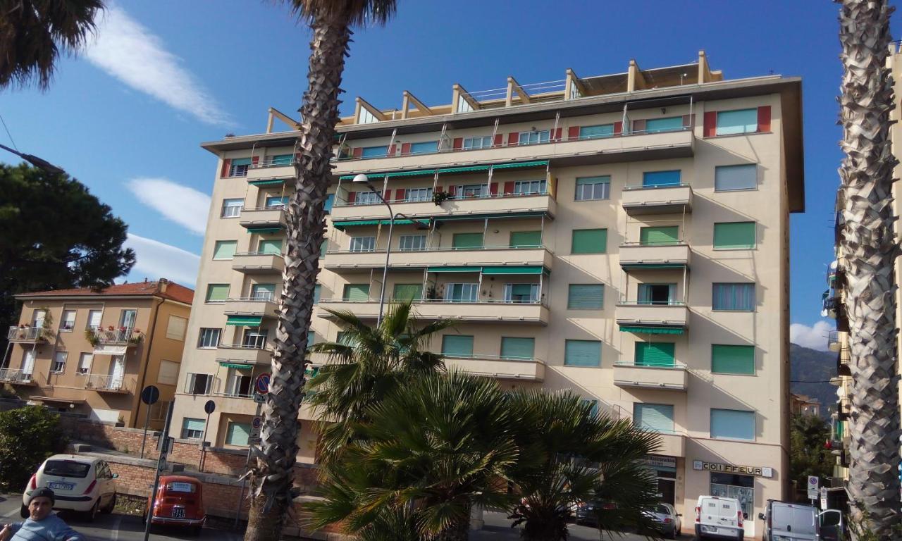 Piazza Mazzini 21 Apartment Loano Luaran gambar