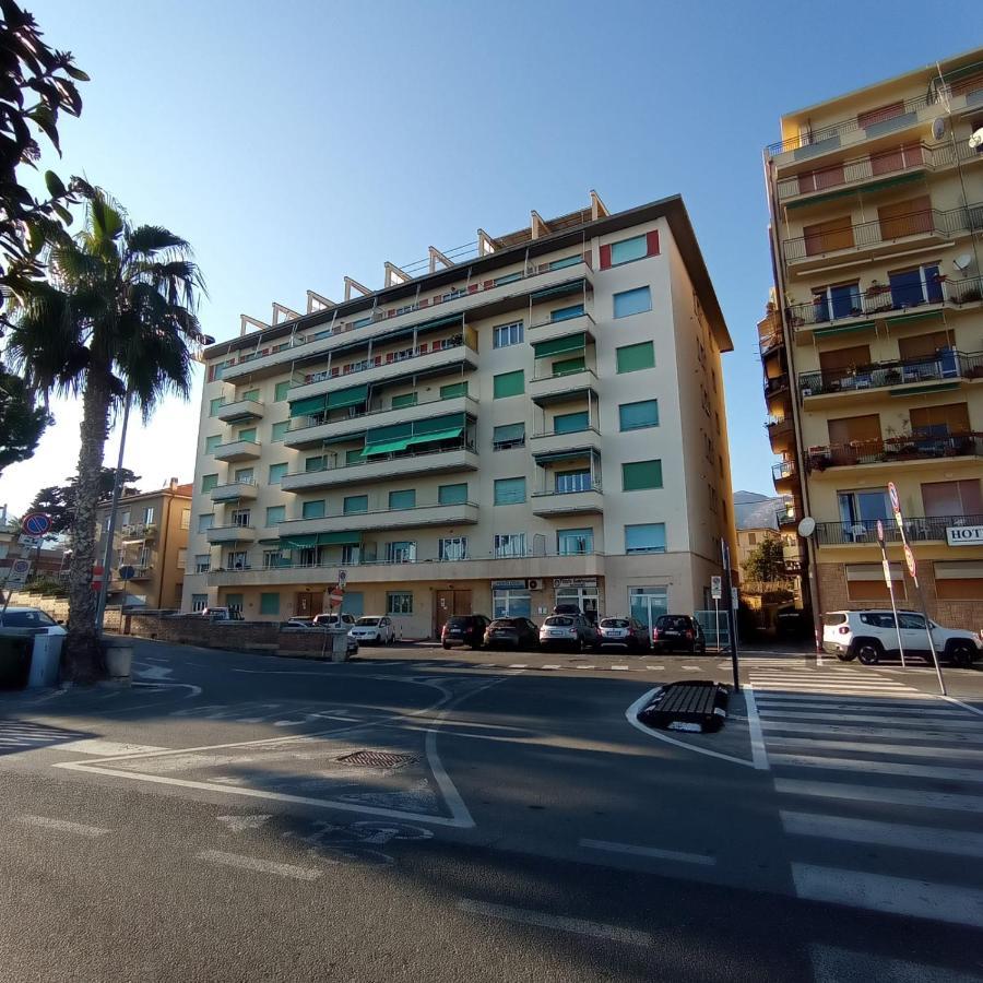 Piazza Mazzini 21 Apartment Loano Luaran gambar