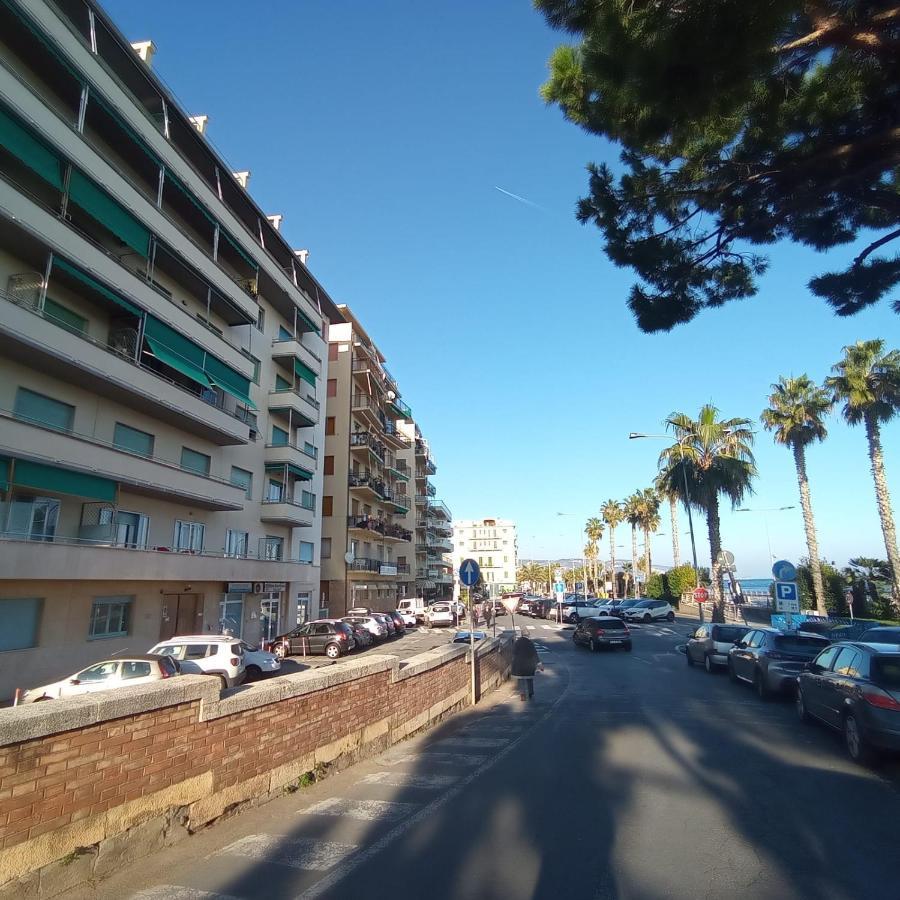 Piazza Mazzini 21 Apartment Loano Luaran gambar